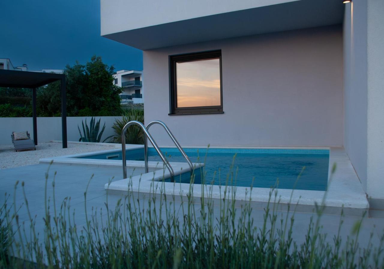 Villa For - Homes